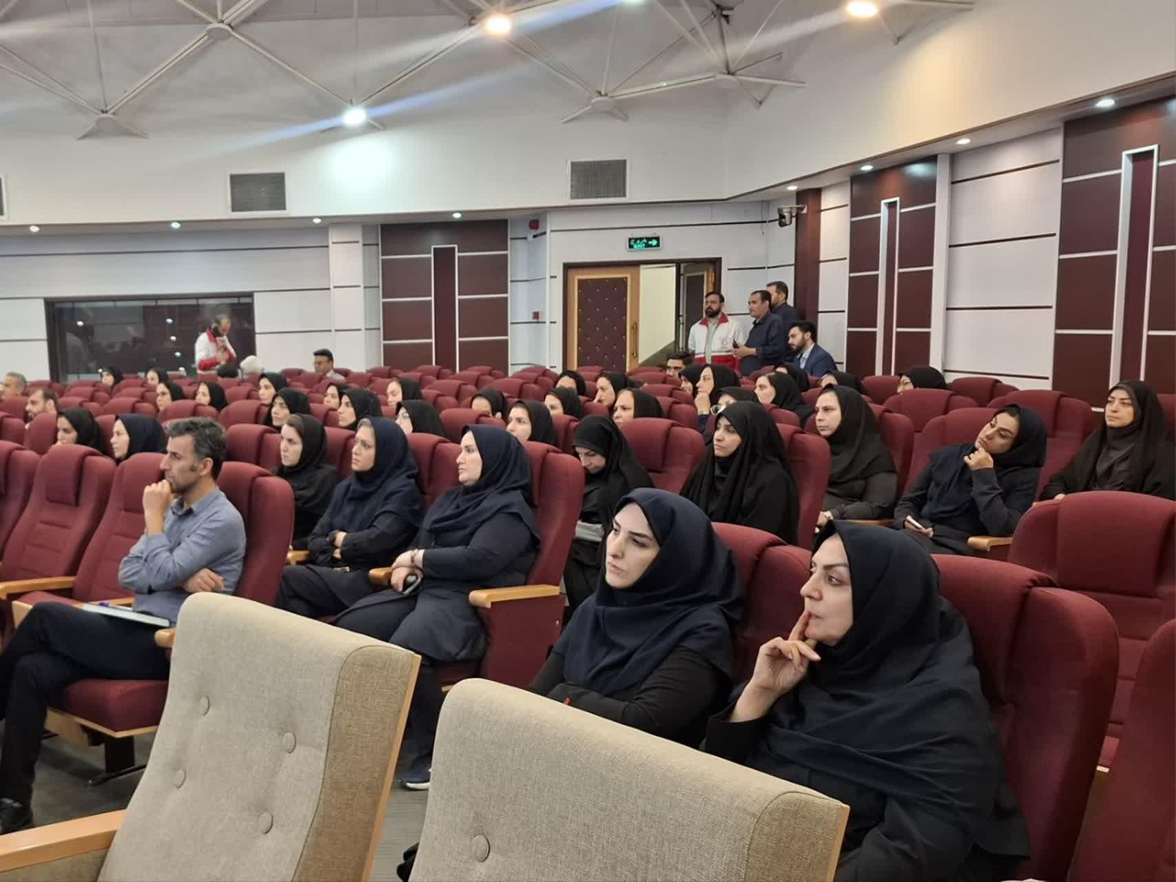 برگزاری نشست «جهاد تبیین» توسط سازمانهای تدارکات پزشکی و داوطلبان جمعیت هلالاحمر